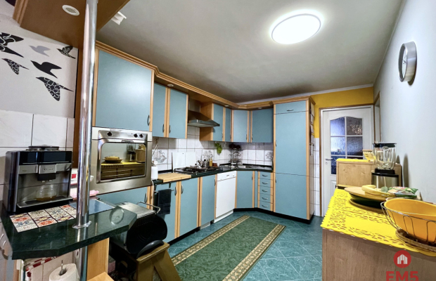 Dom szeregowy z lokalem usługowym