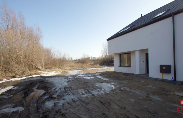 Szeregówka skrajna z działką 750m2