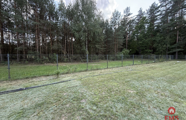 Dom w otulinie lasu blisko miasta