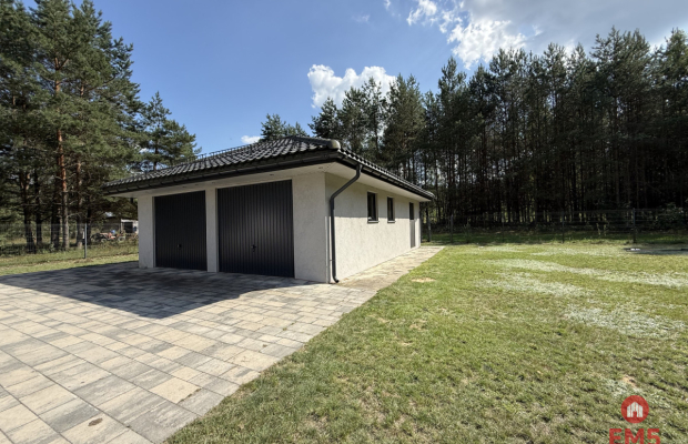 Dom w otulinie lasu blisko miasta