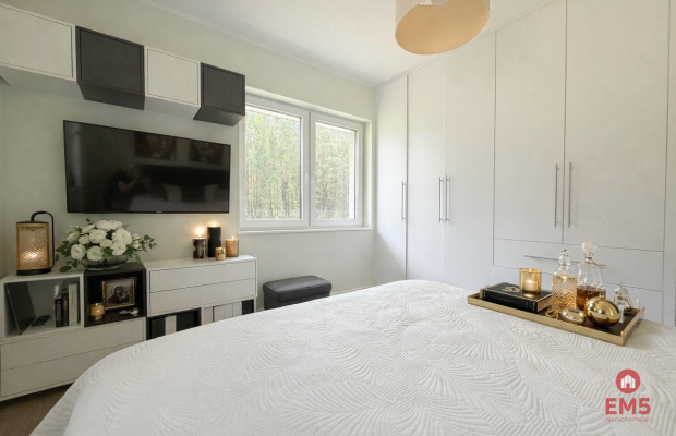 Dom w otulinie lasu blisko miasta