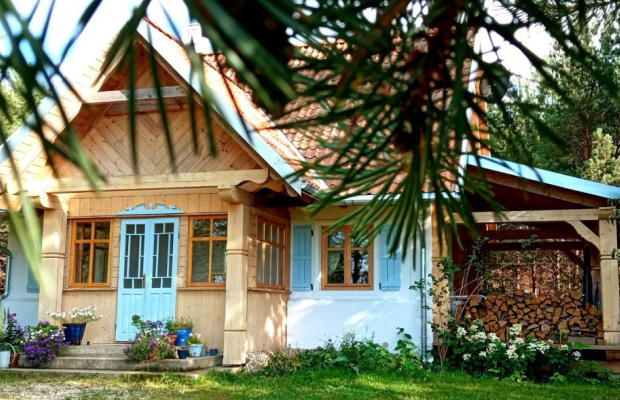 Dwa domy blisko jeziora – Serwy, gm. Płaska