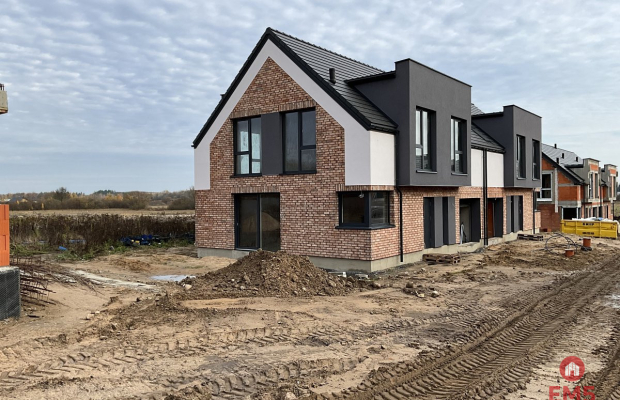 Bliźniak 10 minut od miasta.