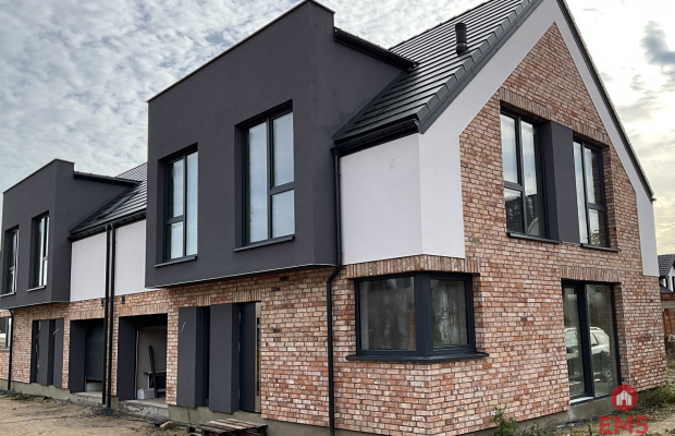 Bliźniak 10 minut od miasta.