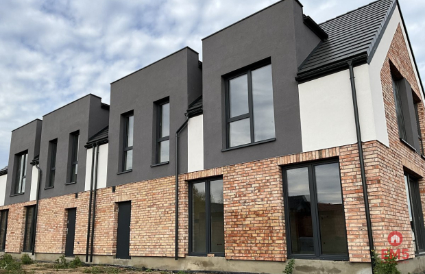 Bliźniak 10 minut od miasta.