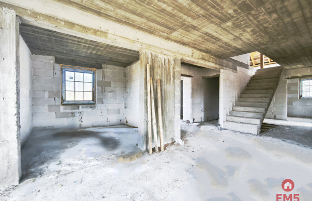 Dom 190 m² w stanie surowym – duża działka 5000 m²