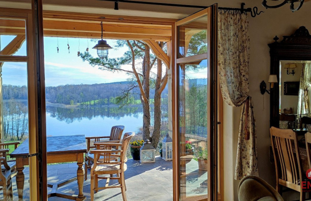 Dom nad jeziorem Pobondzie