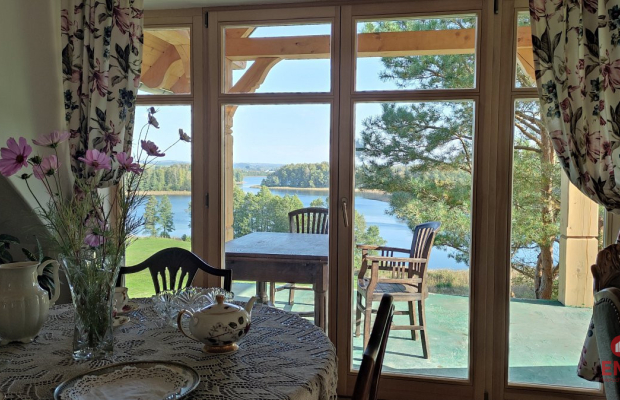 Dom nad jeziorem Pobondzie