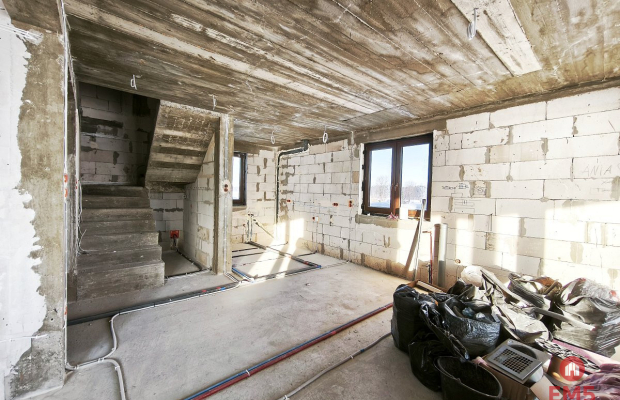 Dom w stanie surowym zamkniętym