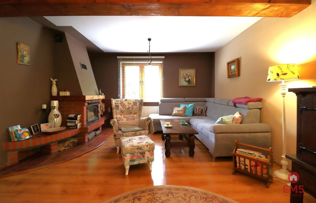 Dom z dużym ogrodem