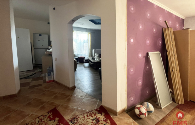 Dom,  hala, działka. Nieruchomość do wykończenia.