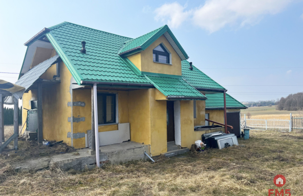 Dom,  hala, działka. Nieruchomość do wykończenia.