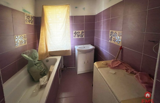 Dom,  hala, działka. Nieruchomość do wykończenia.