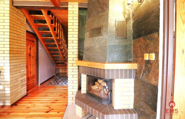 Dom w Atenach nad jeziorem Blizno