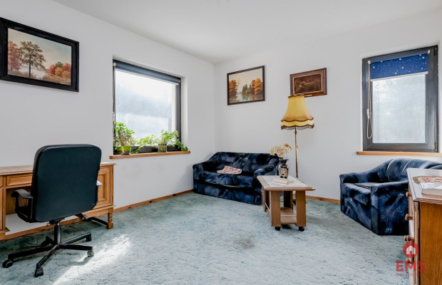 Dom w otulinie lasu blisko miasta