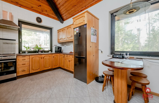 Dom w otulinie lasu blisko miasta