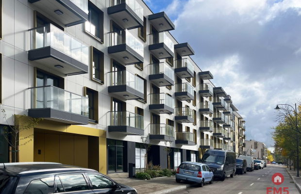 Parter, centrum.  Wysoki standard, do wejścia.