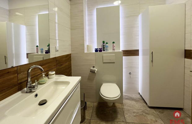 Ładny lokal 66 m2, parter. Polecamy