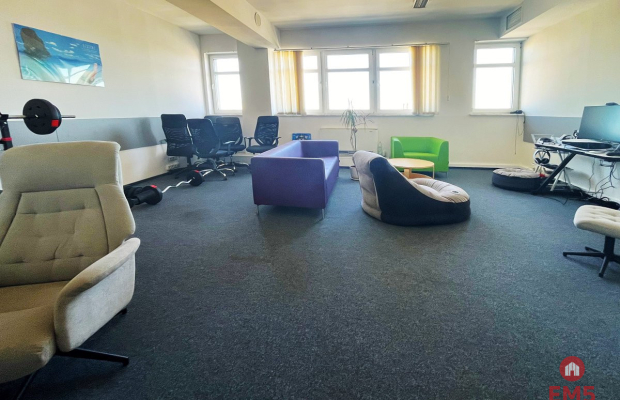 Błękitny Wieżowiec.  200 m2, 320m2