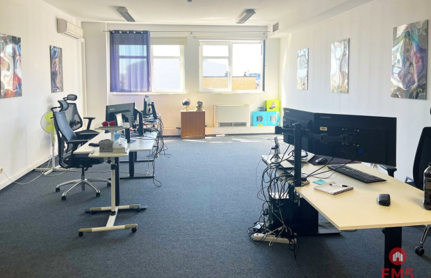 Błękitny Wieżowiec.  200 m2, 320m2