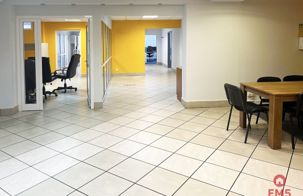 Błękitny Wieżowiec.  200 m2, 320m2