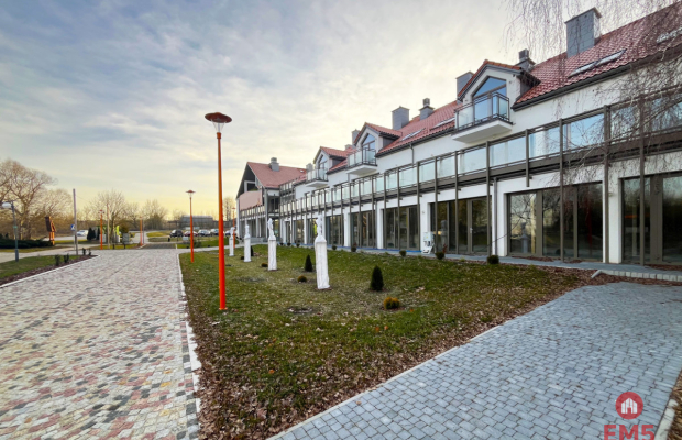 Supraśl. Lokale w centrum uzdrowiska.