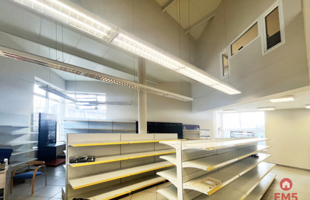 Powierzchnia handlowo biurowa z placem