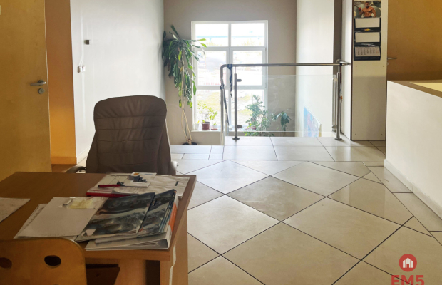 Powierzchnia handlowo biurowa z placem