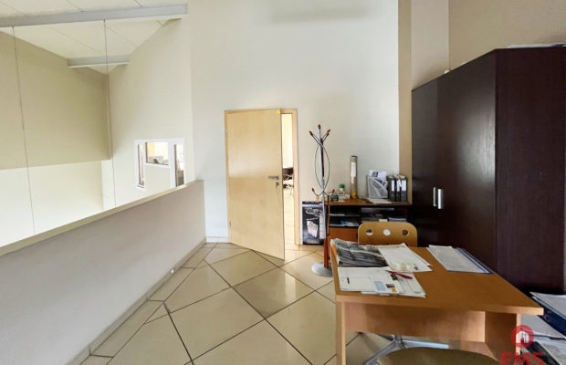 Powierzchnia handlowo biurowa z placem