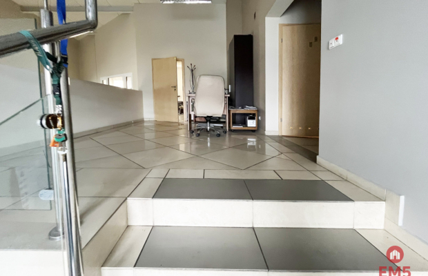 Powierzchnia handlowo biurowa z placem