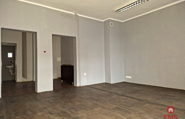 Lokal użytkowy 74 na parterze. Blisko centrum.