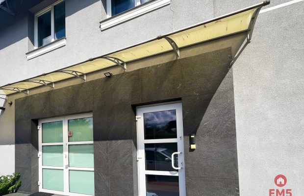 Samodzielny budynek, duże możliwości.