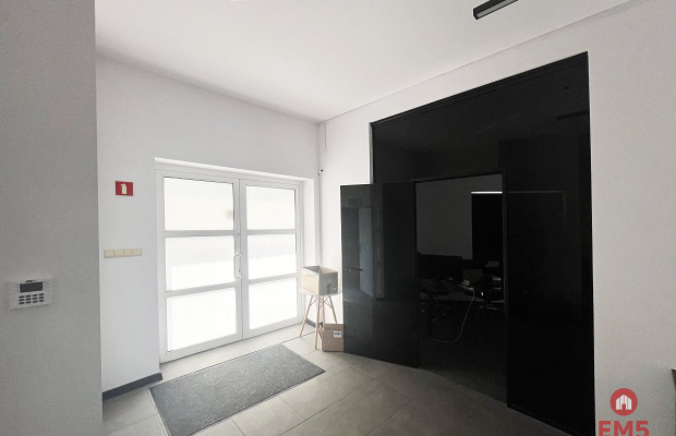 Samodzielny budynek, duże możliwości.