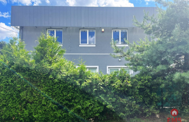 Samodzielny budynek, duże możliwości.