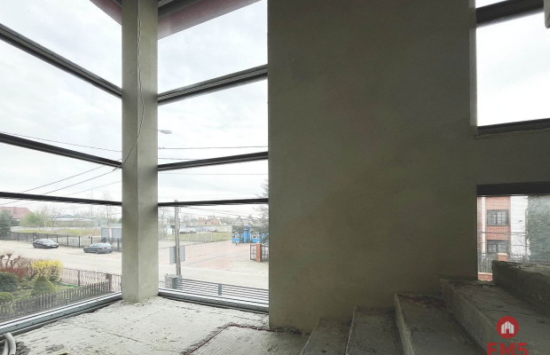 Lokale w nowoczesnym budynku