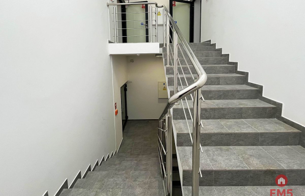 Lokale w nowoczesnym budynku