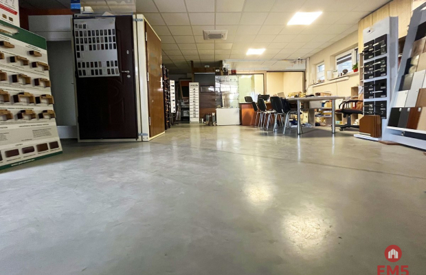 Atrakcyjny lokal handlowo usługowy