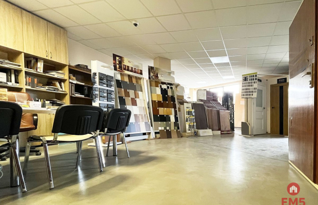 Atrakcyjny lokal handlowo usługowy