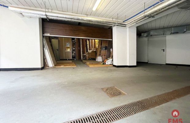 Atrakcyjny lokal handlowo usługowy