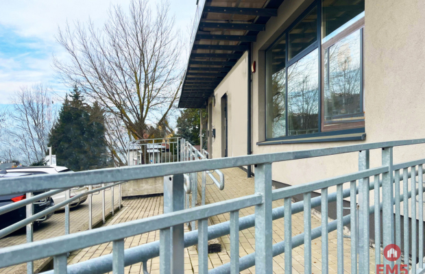 Atrakcyjny lokal handlowo usługowy