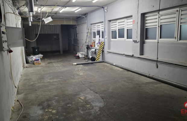 Magazyn 100m2 i biuro 25m2.