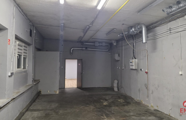 Magazyn 100m2 i biuro 25m2.