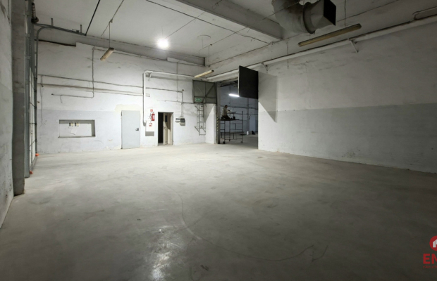 Hala-magazyn z rampą 1200 m2