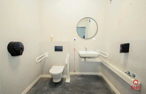 Hala z zapleczem biurowo-socjalnym, 570 m2