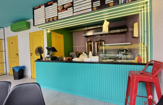 Popularny lokal 24H / 7 pod gastronomię.