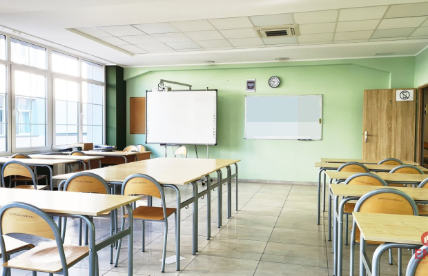 Budynek 1400 m2. Szkoła, fitness, gabinety