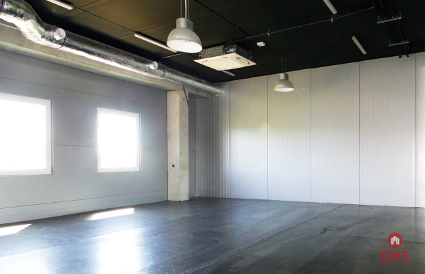 Budynek 1400 m2. Szkoła, fitness, gabinety