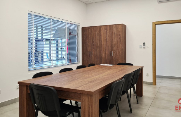 Budynek 1400 m2. Szkoła, fitness, gabinety