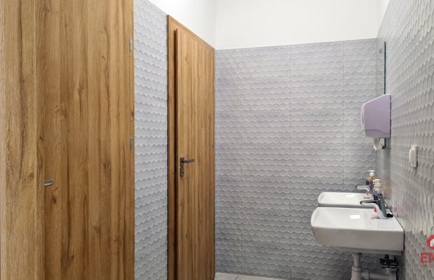 Budynek 1400 m2. Szkoła, fitness, gabinety