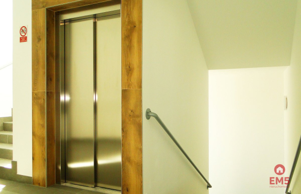 Budynek 1400 m2. Szkoła, fitness, gabinety